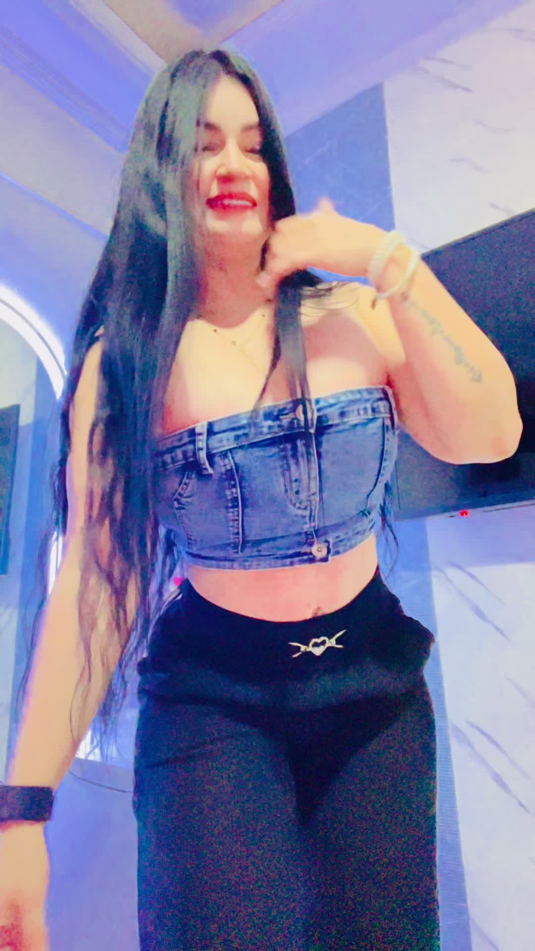 @Gina González