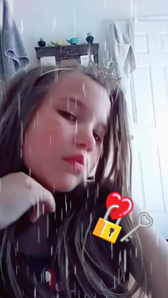 @famouselexi