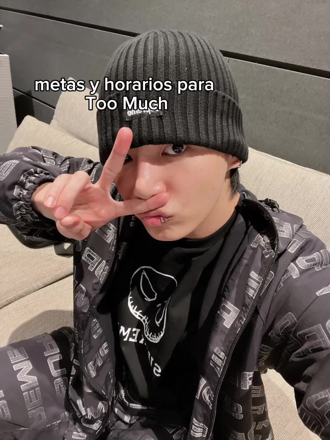 @:b