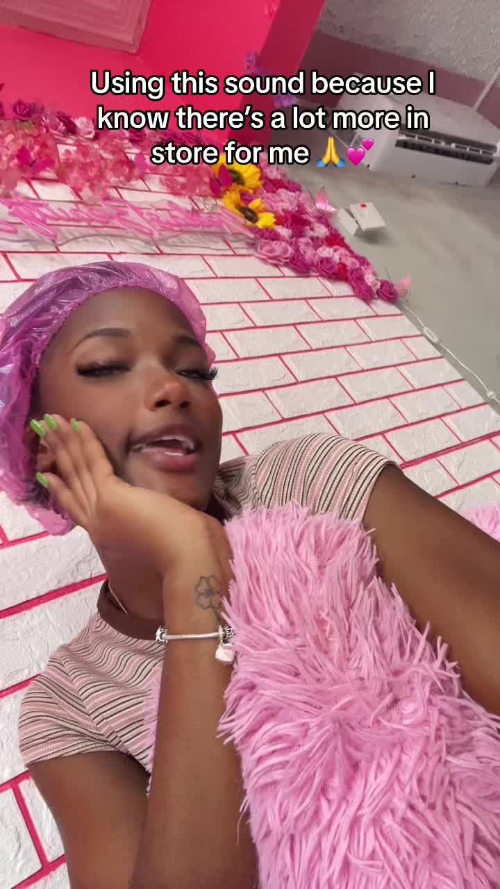 @PrettiiNeek🫶🏽