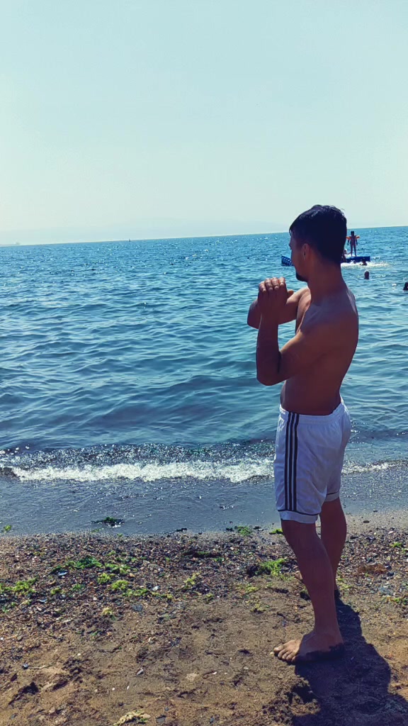 @Gözlüklü Adam