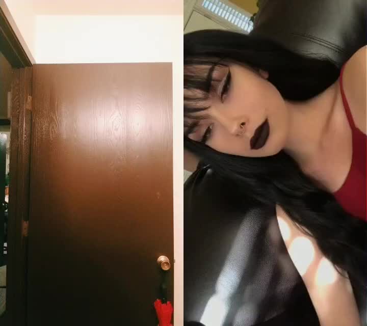 @Eleniel