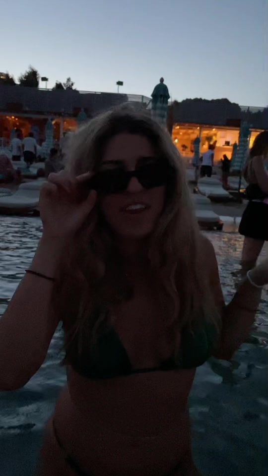 @Chloe Larkou