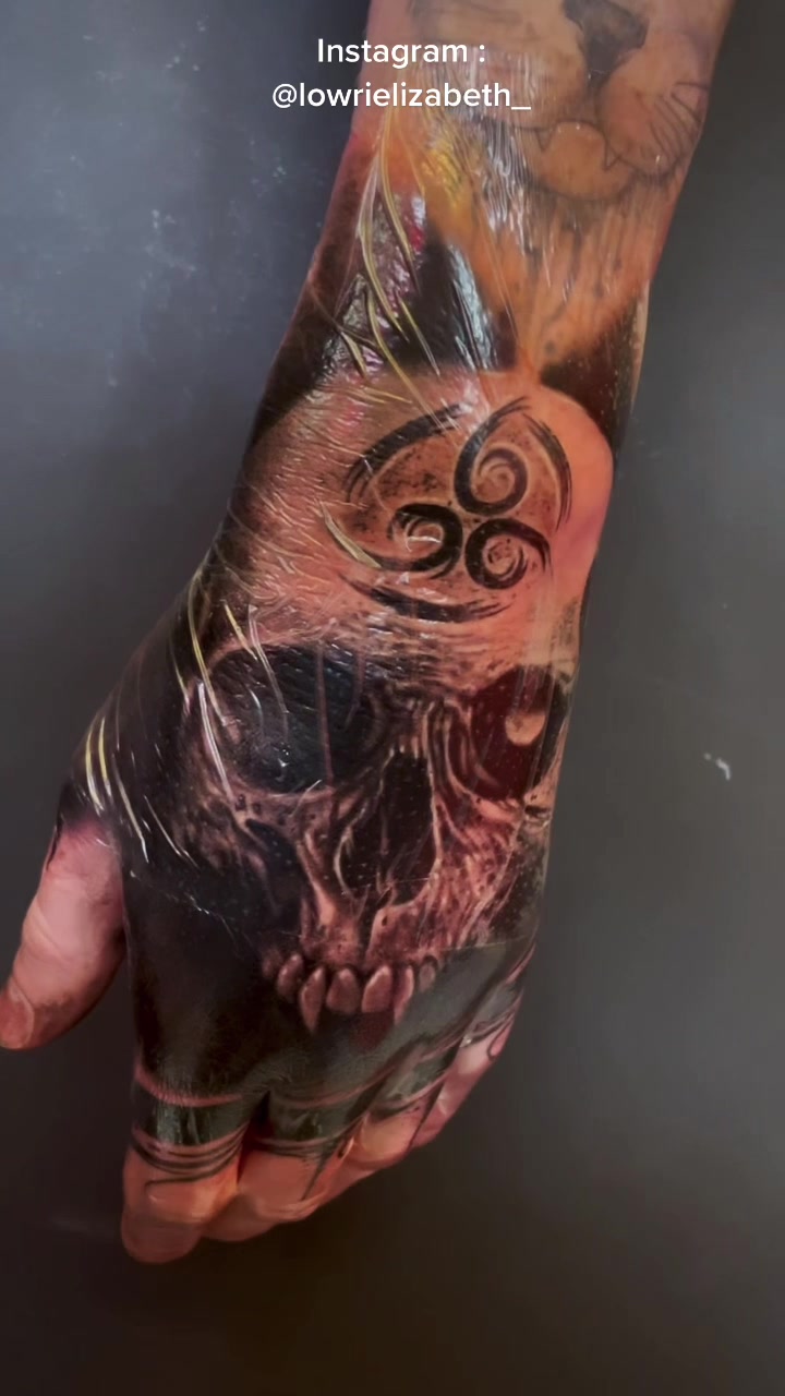 @Lowri Elizabeth Tattoo