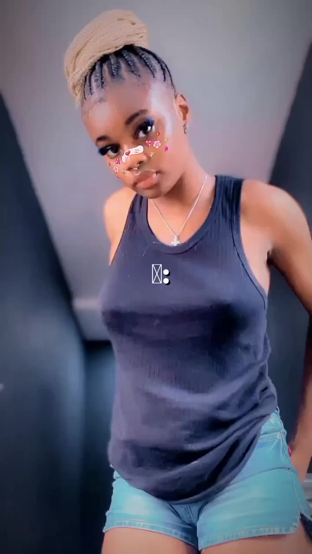 @mollyawele