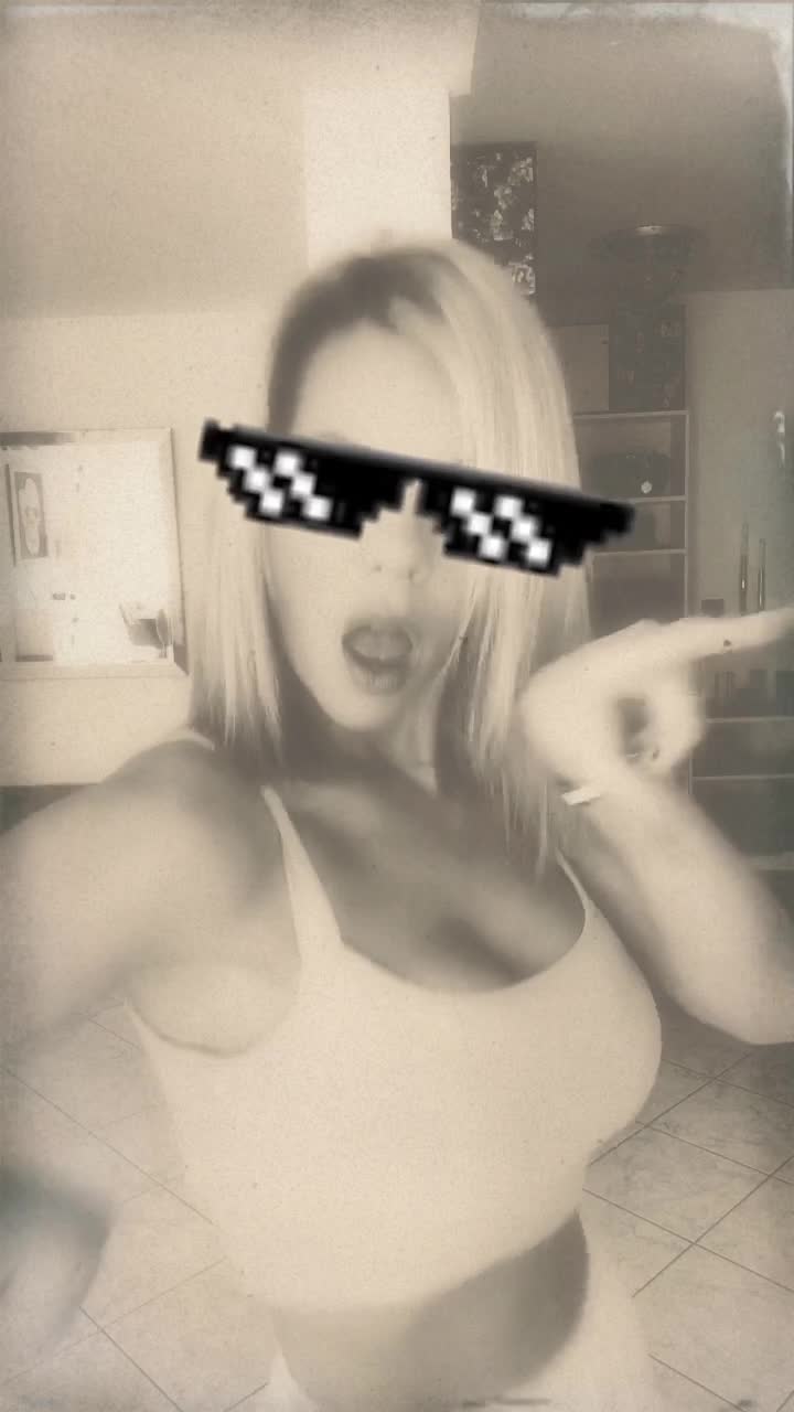 @sarah.la.la.la