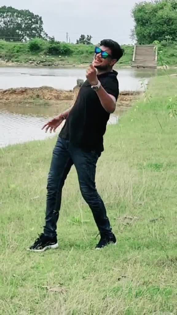 @Mr_Dhanush😀