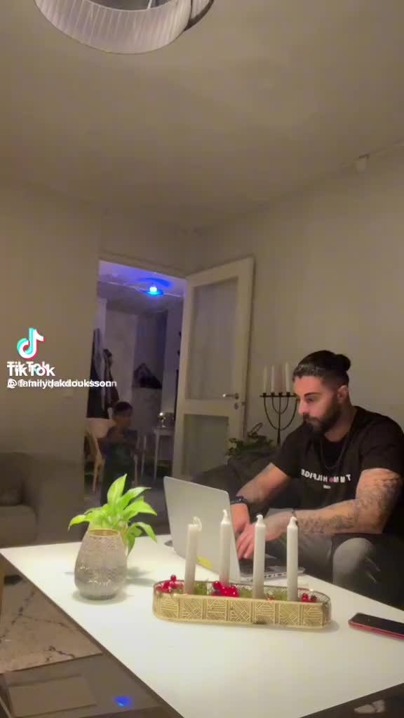 @MR_SECRET_GUY