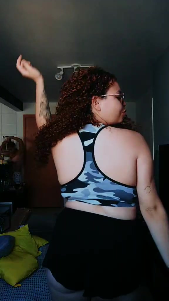 @Lari Magalh&atilde;es