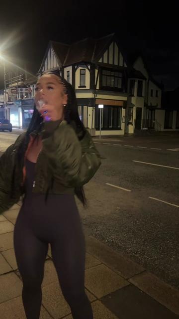 @nelliecharles_