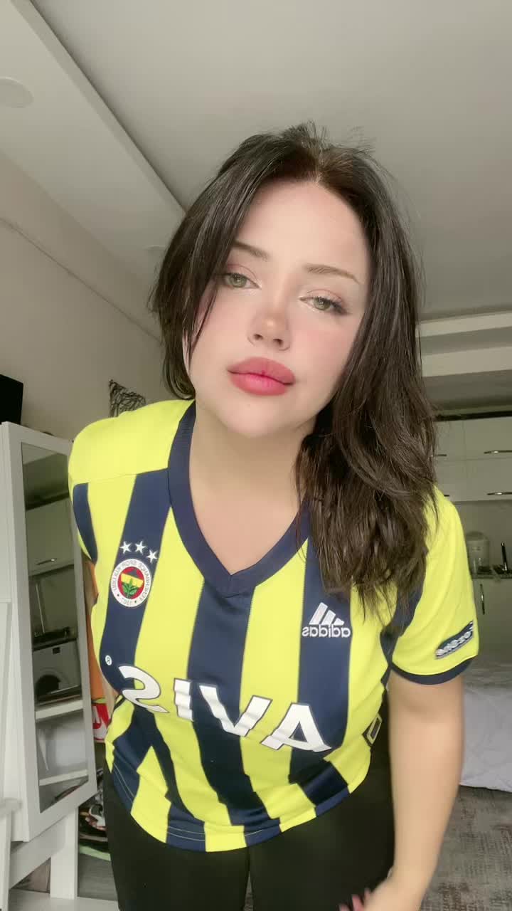 @melekwhhoo