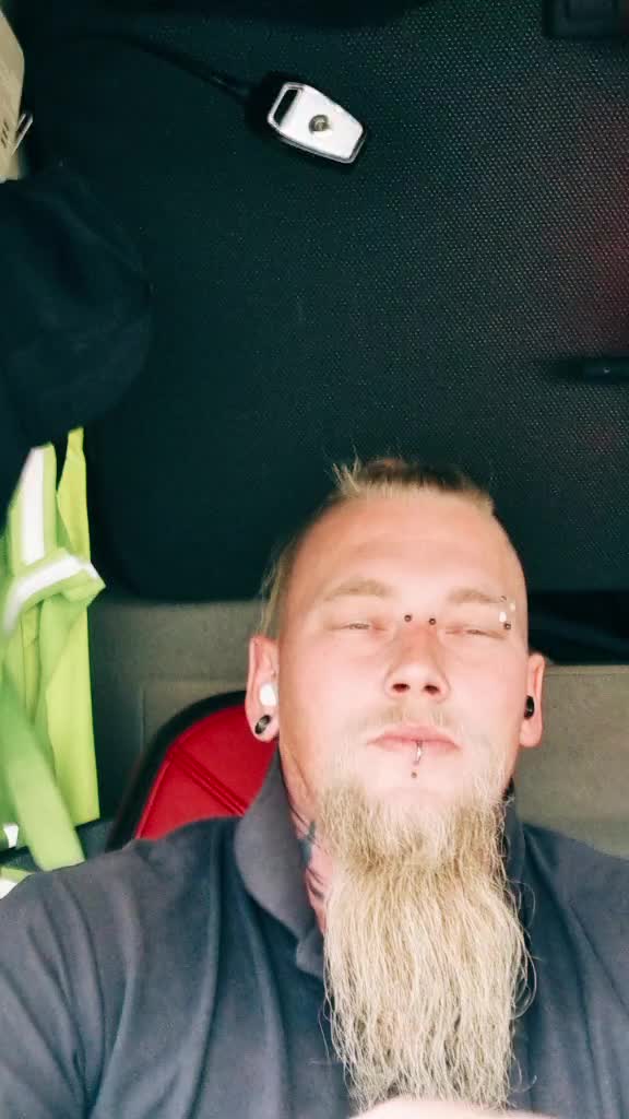 @Truckerbasti88