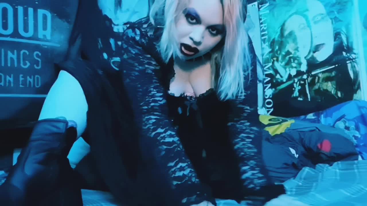 @MissPunkerella