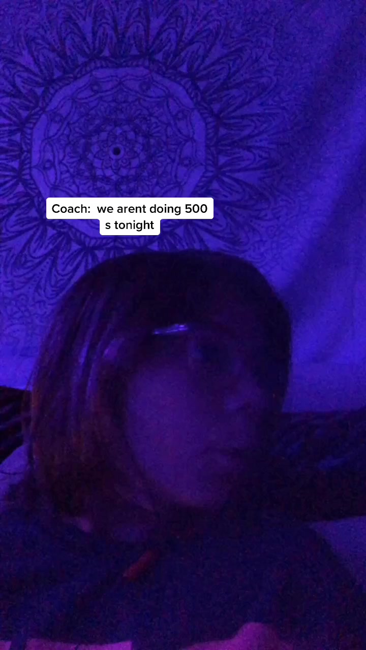 @😭
