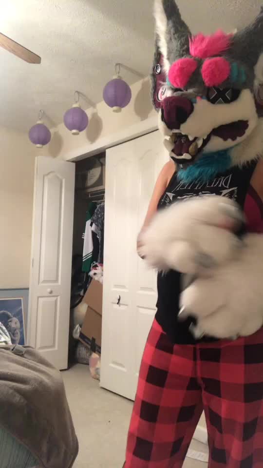 @scared_pink_purple