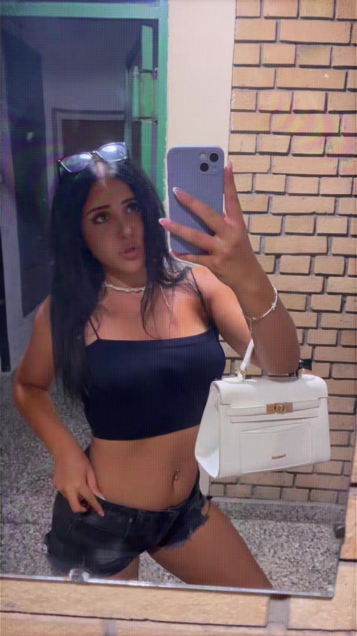 @neeveenica