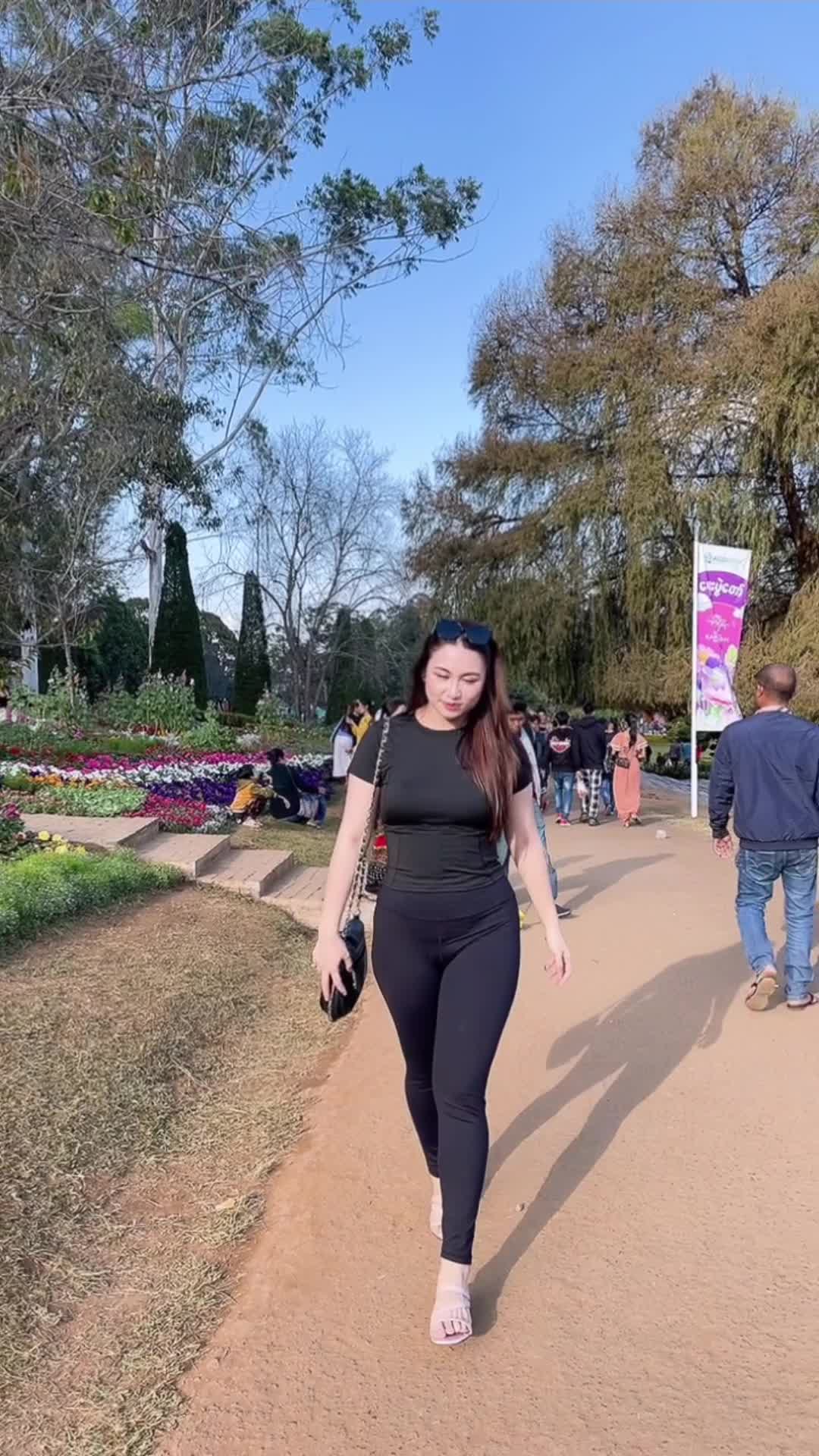 @Bella ♋️🖤