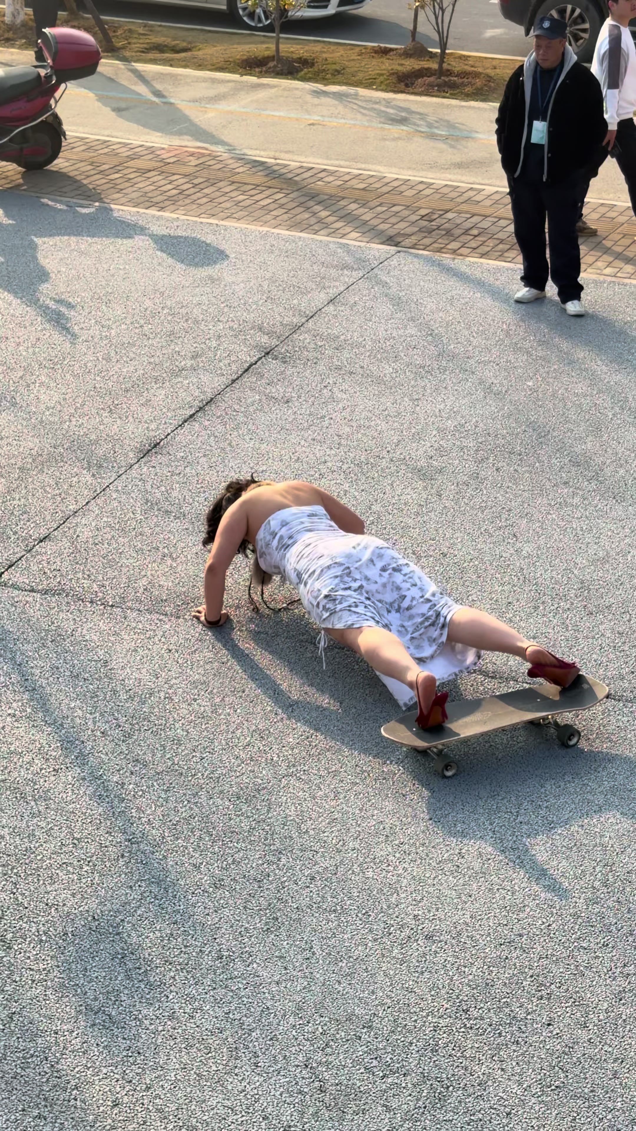 @陈静伊