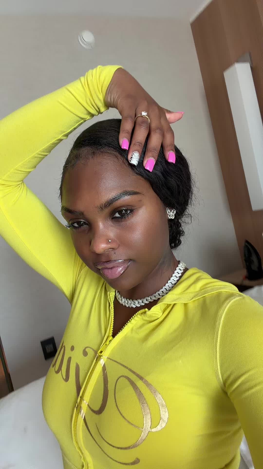 @Bri3
