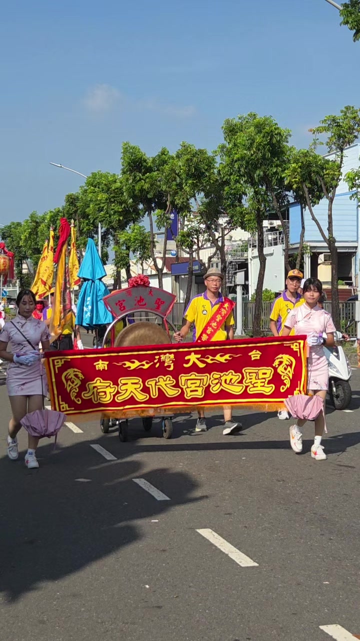 @帥哥跑廟會