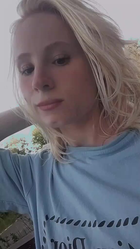 @Анютки🌛