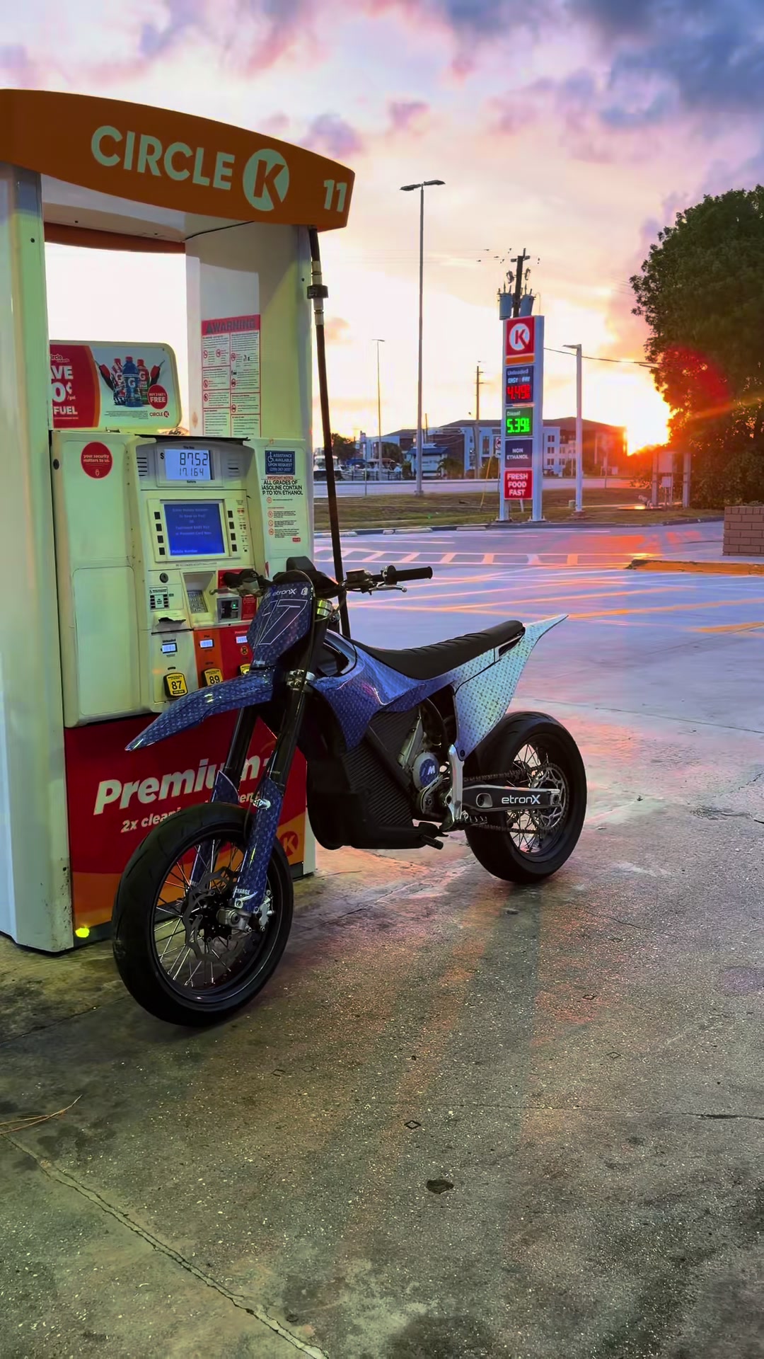 @Ultragraham_