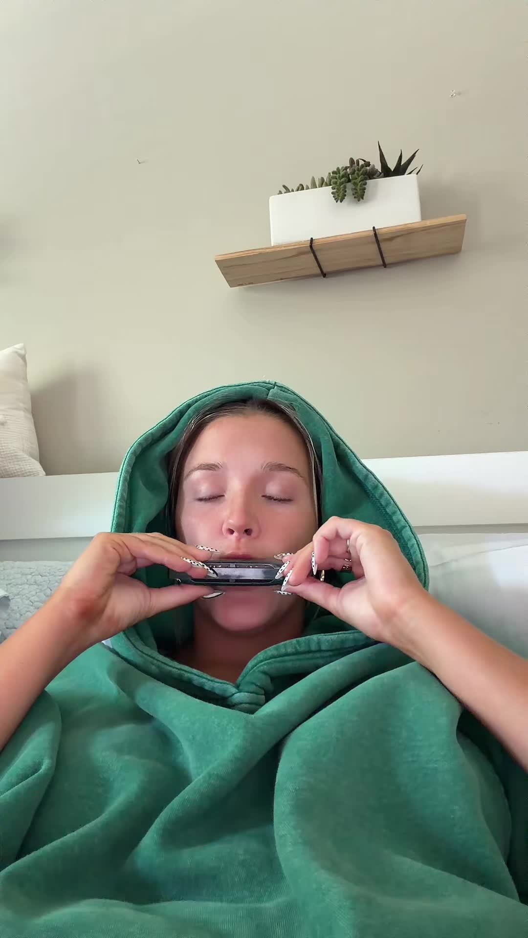 @Sarahroberts