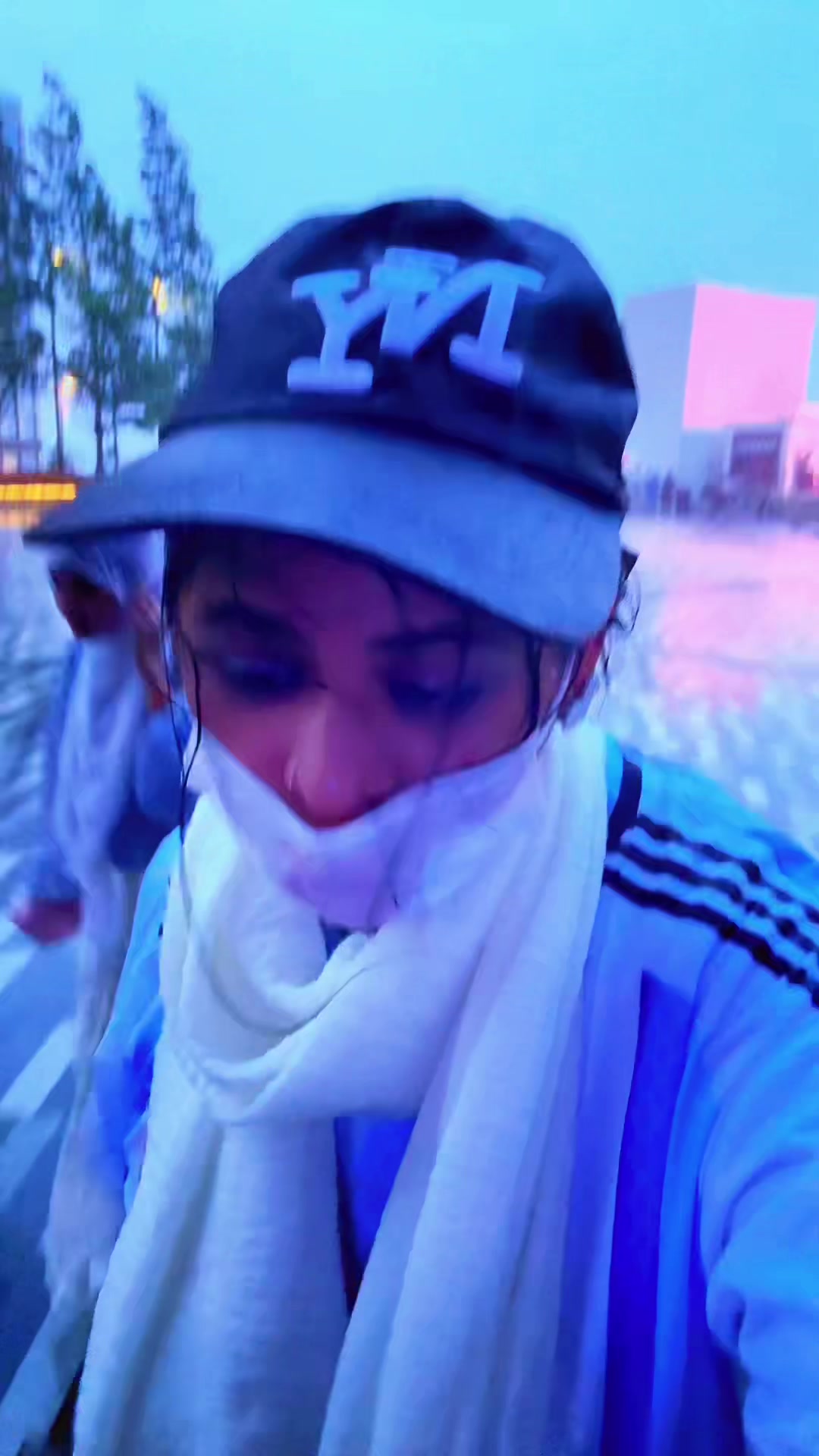 @🦋