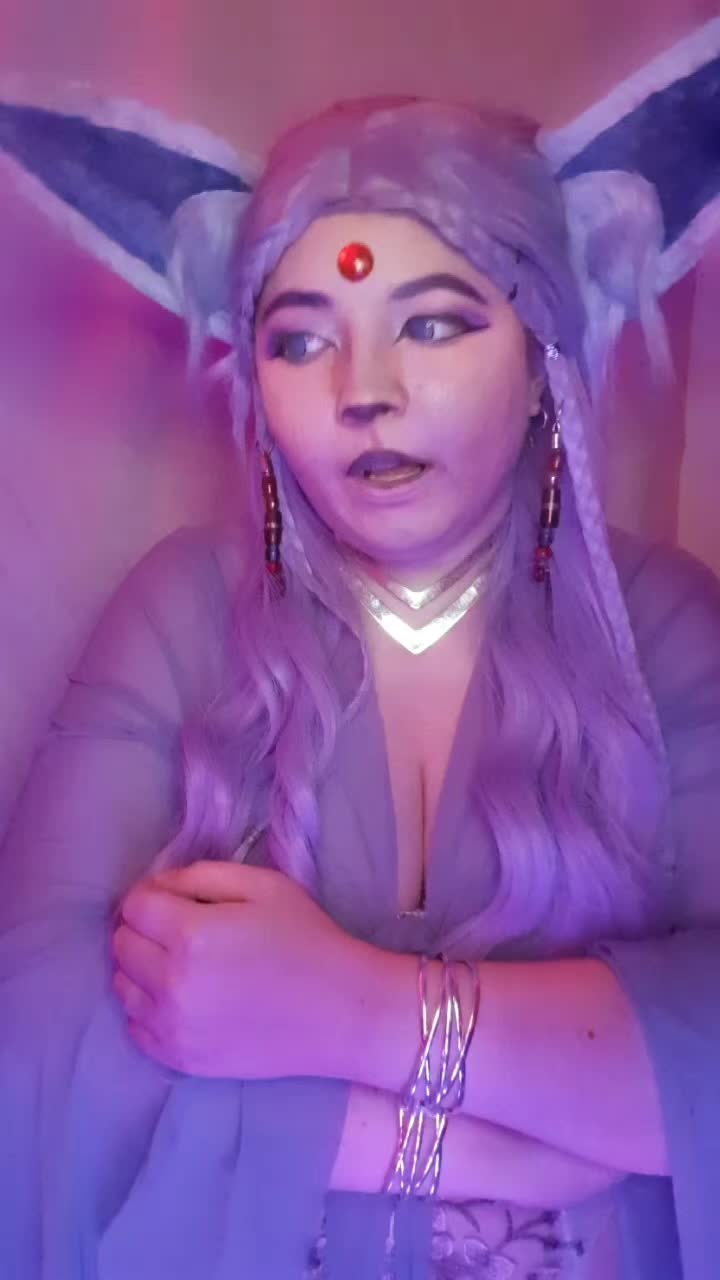 @RavynTheSmolElf
