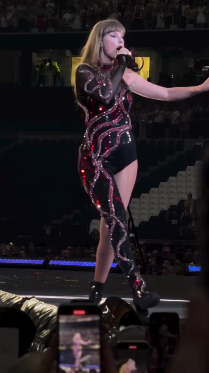 @𓂃꙳⋆videos from the eras tour