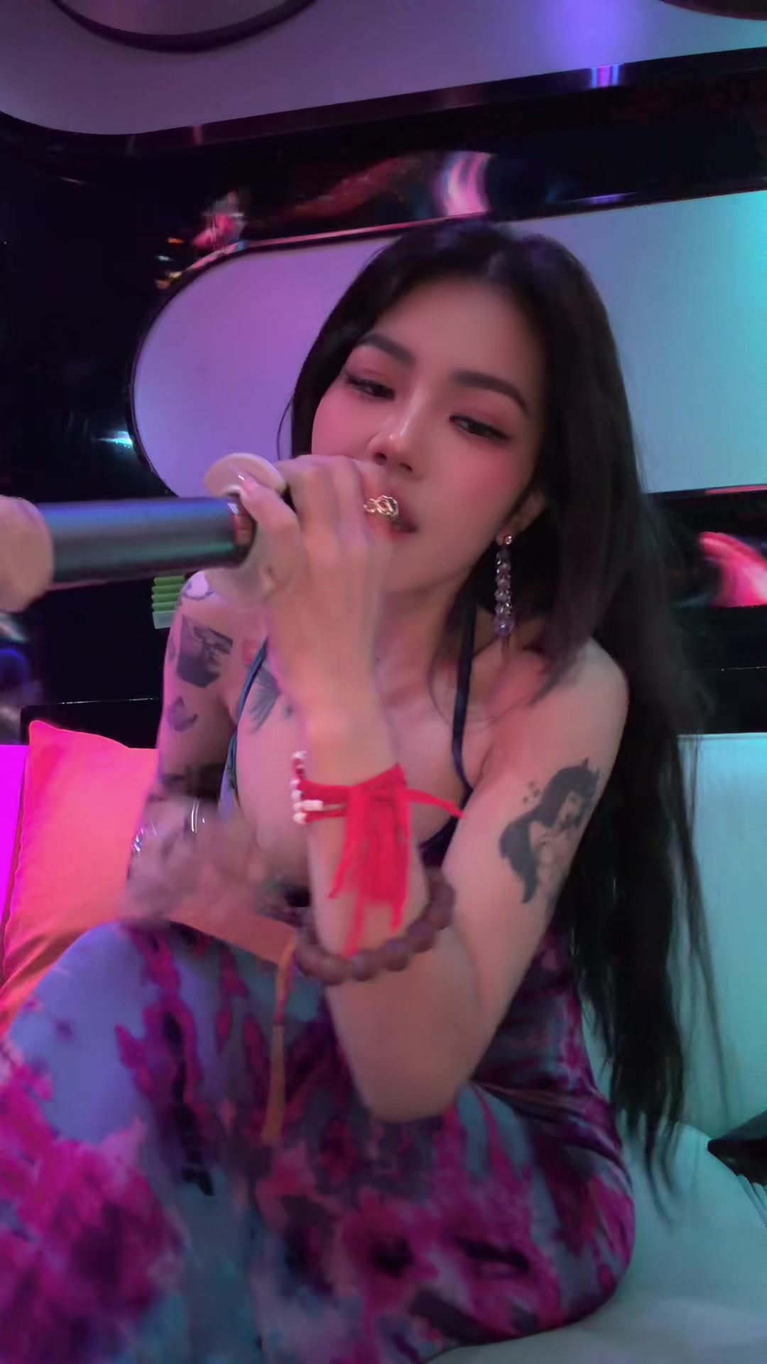 @♐️Tha zinoo 🇨🇳王丽梅 🇲🇲 5.3M✅