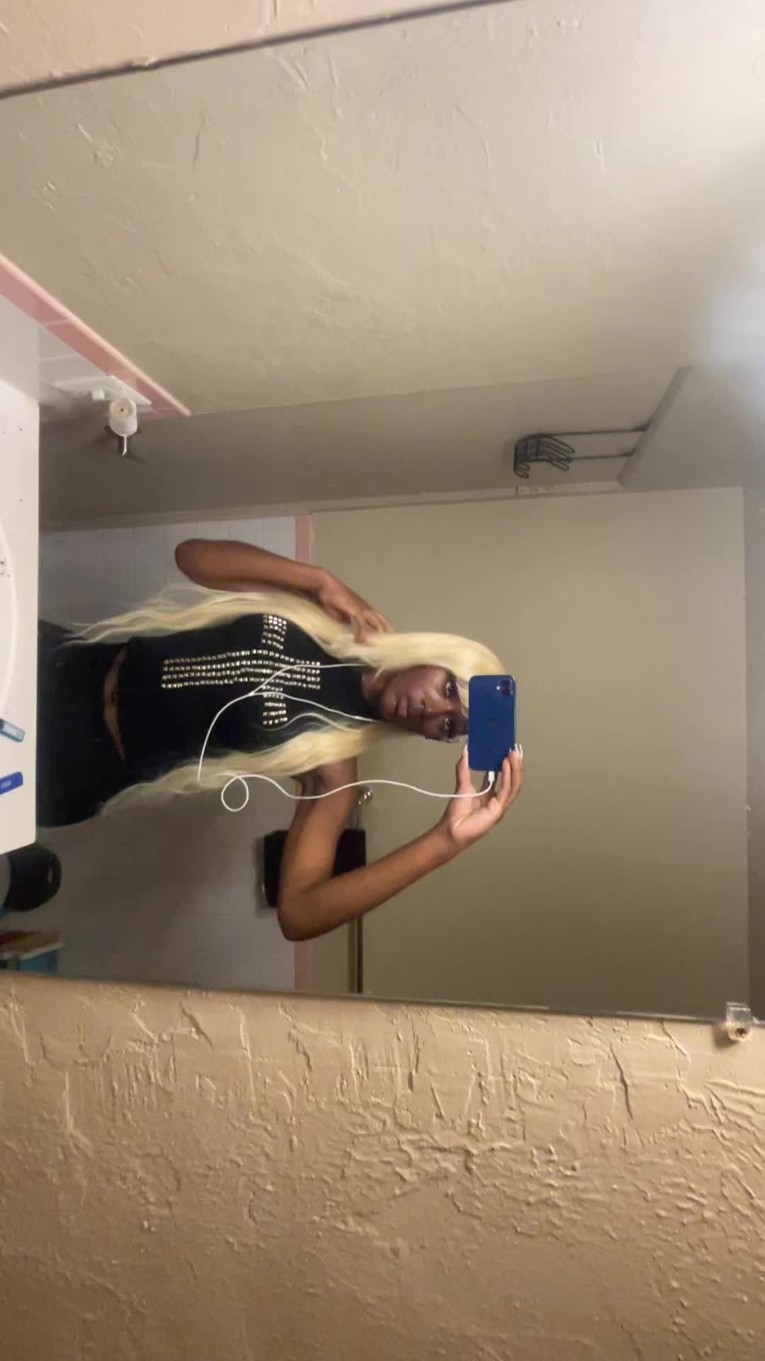 @1THICCNUGGET 👩🏾&zwj;❤️&zwj;💋&zwj;👩🏾