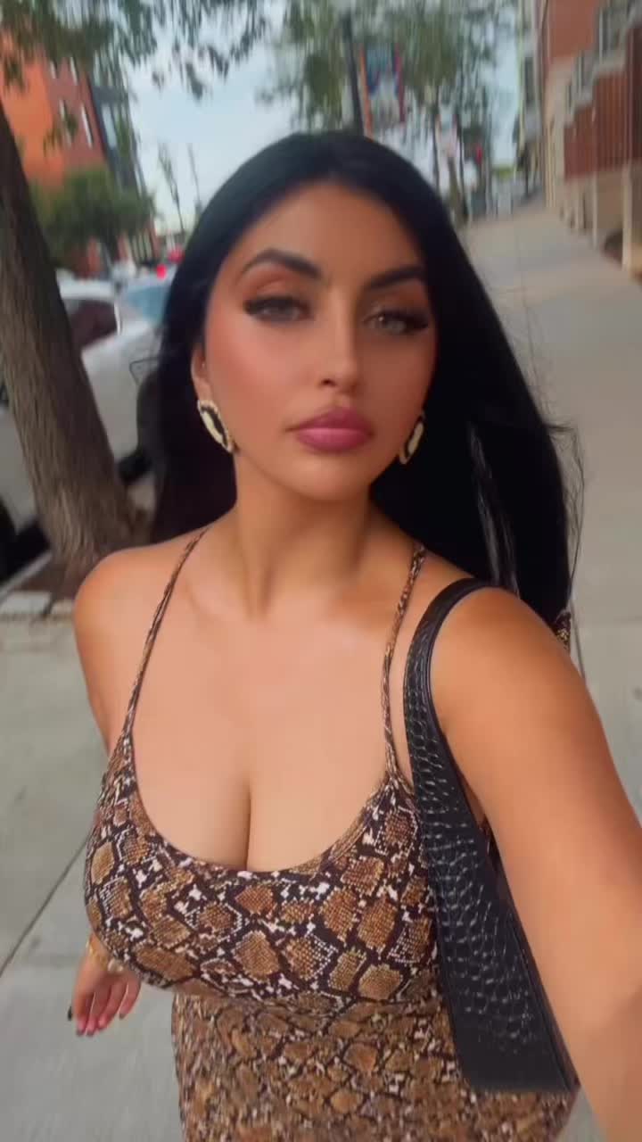@themodelmari