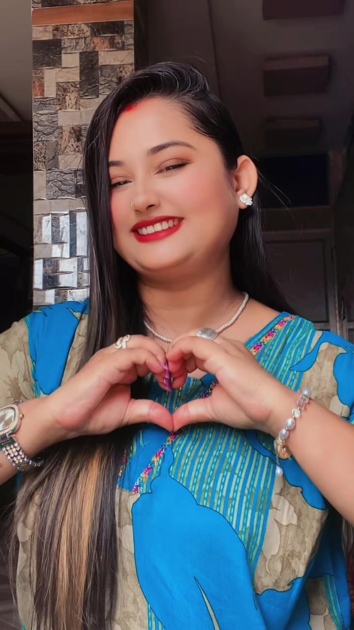 @Nisha🦋💛