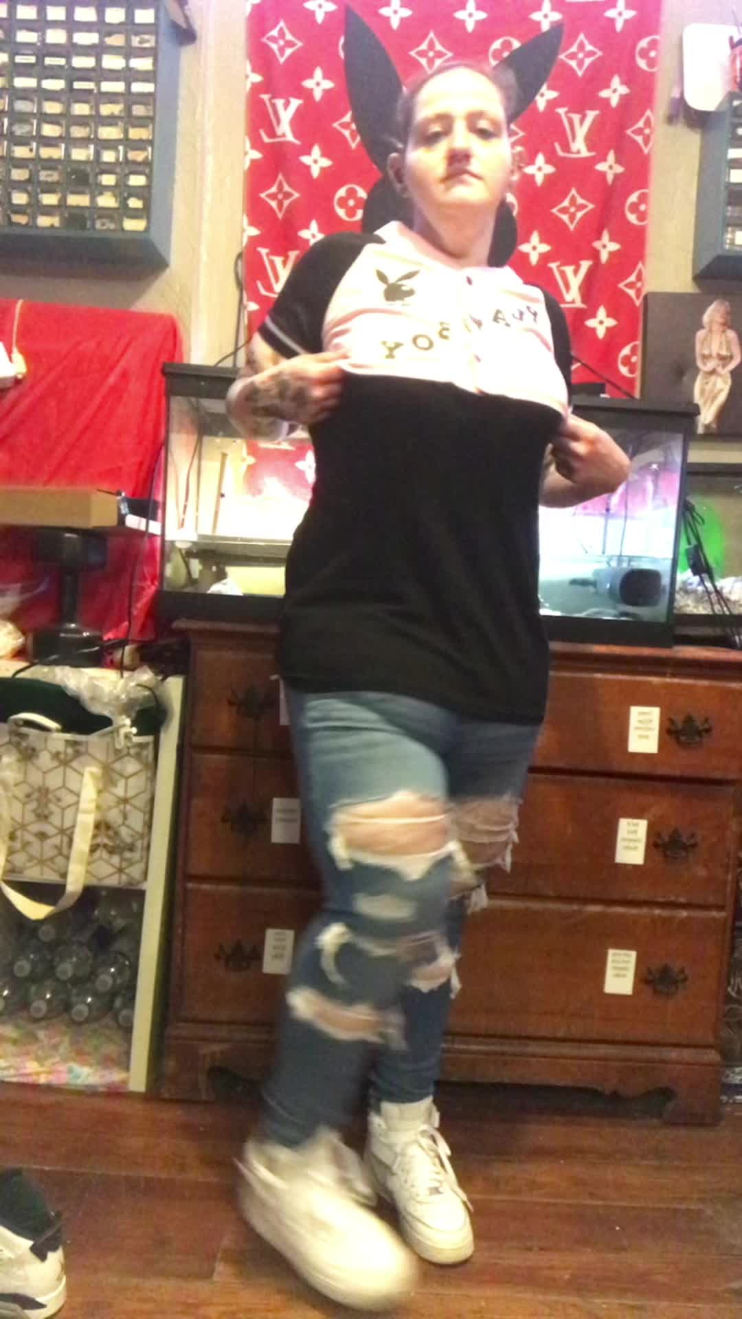 @Ariana
