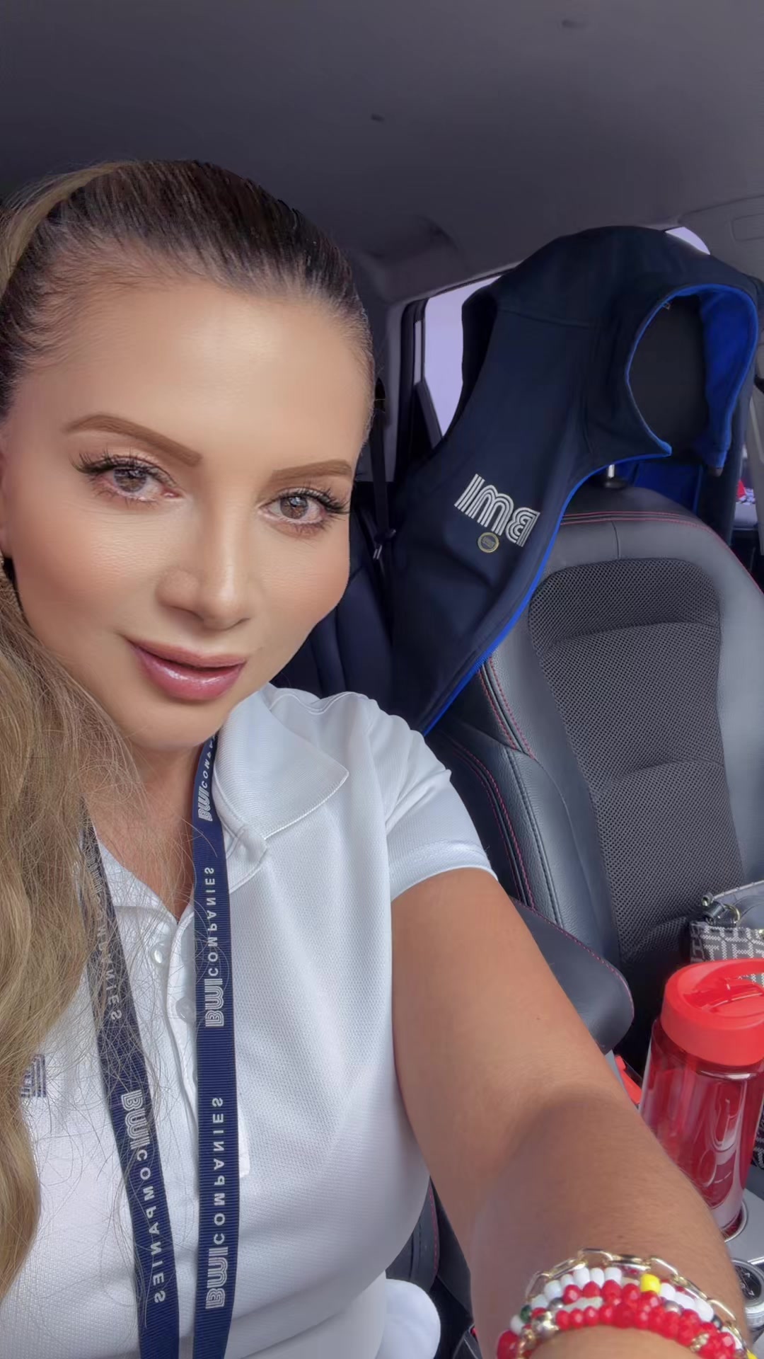 @Anna Karyna