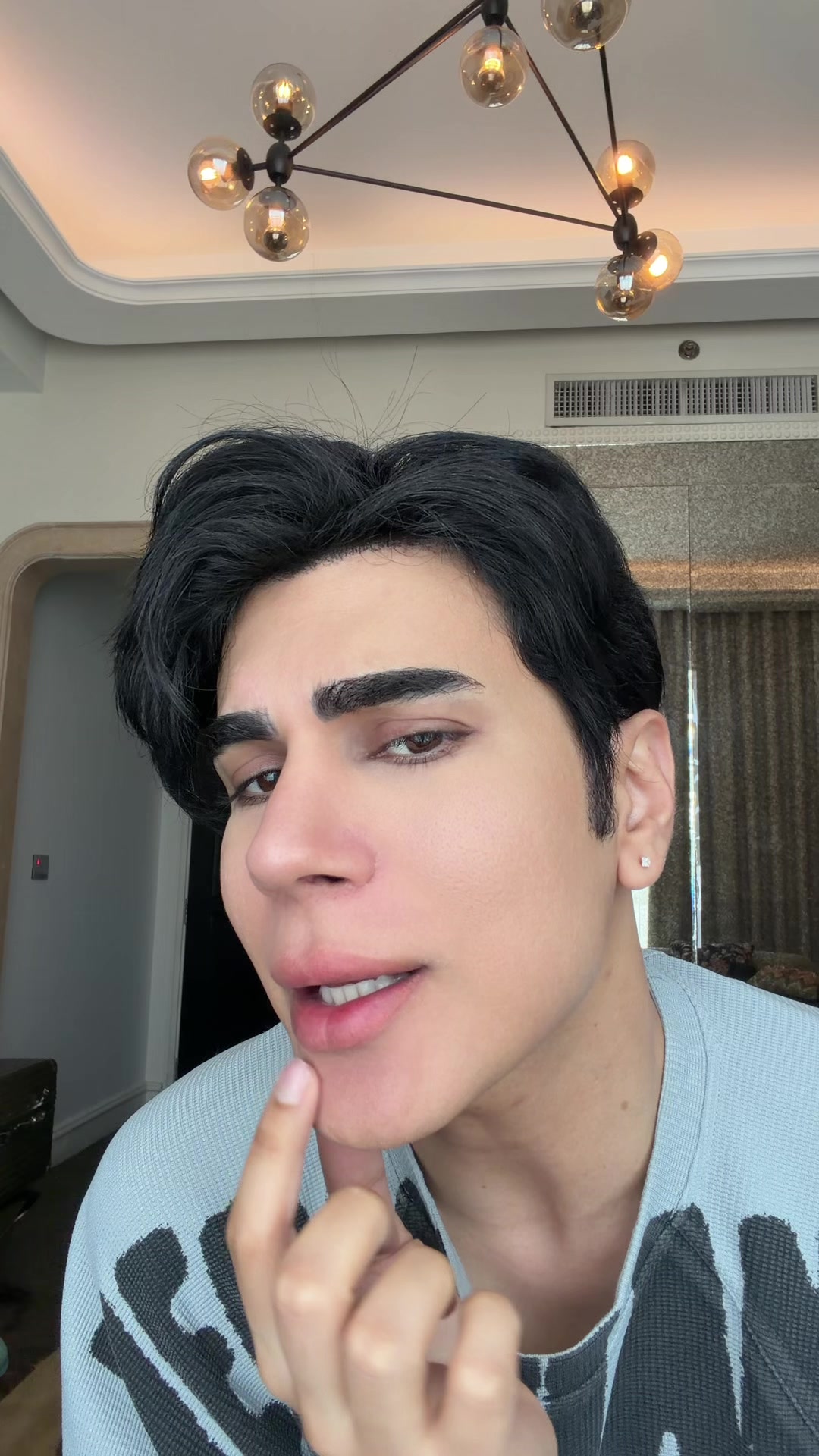 @Ken_