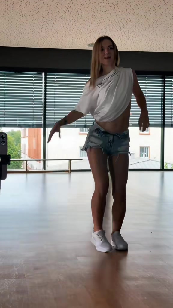 @Elizaa_2097