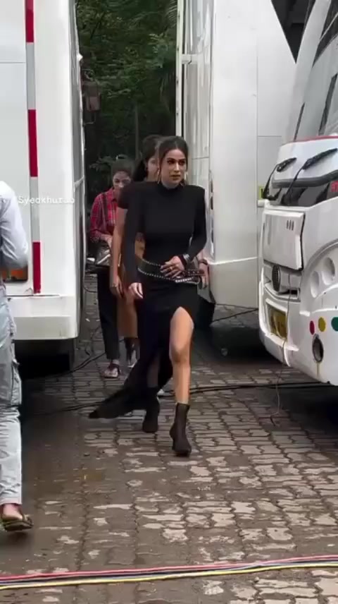 @nia Sharma