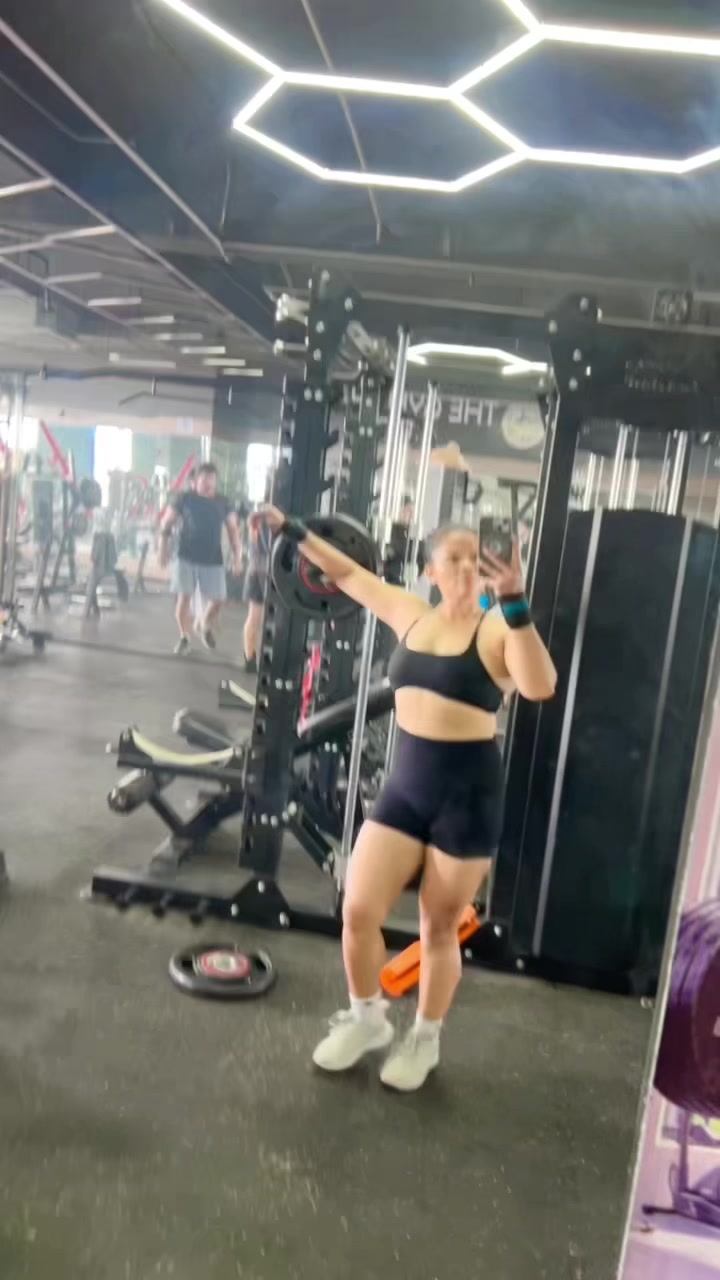 @alisha fit queen👑
