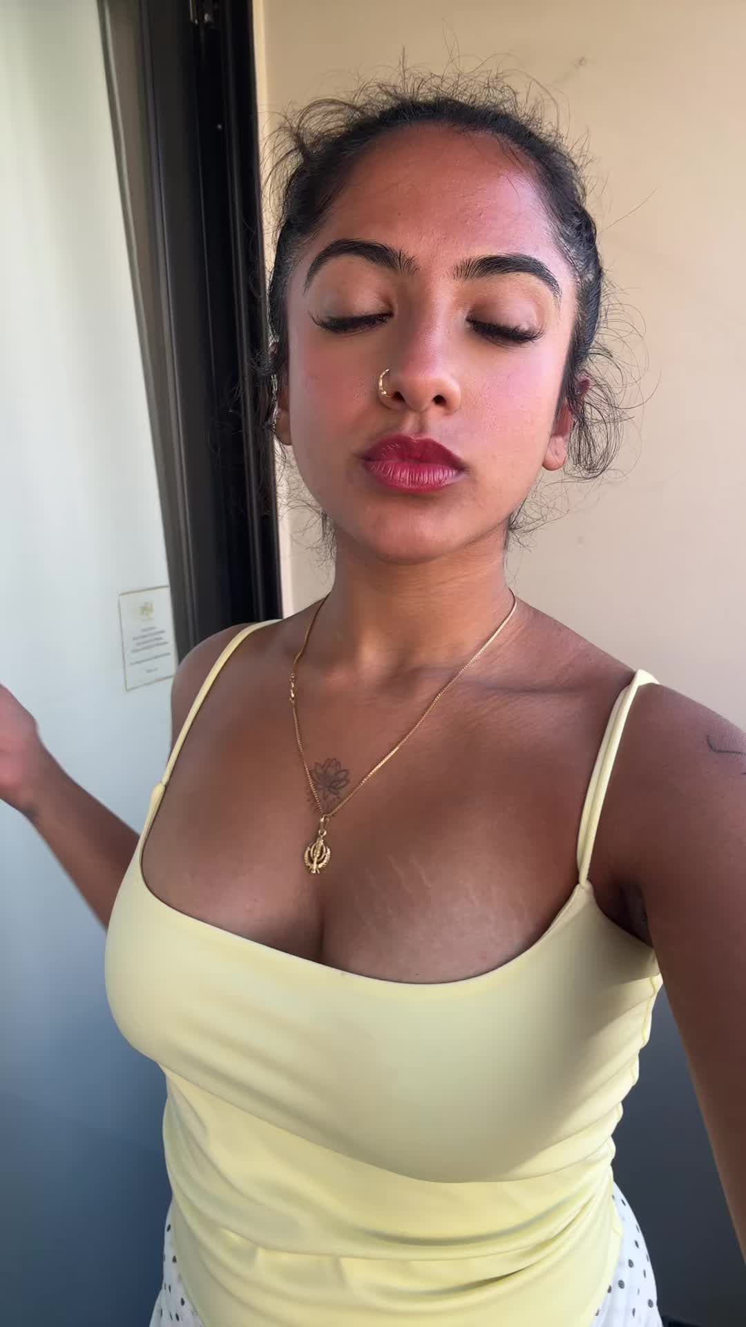 @Ayesha🦋