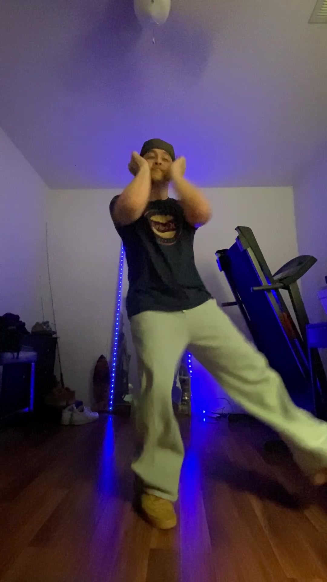 @isaacsaesee