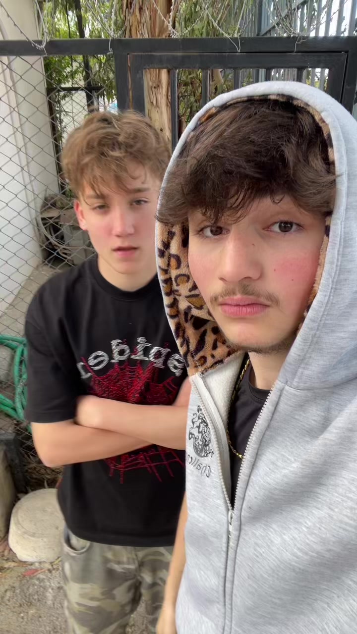 @dumbuk