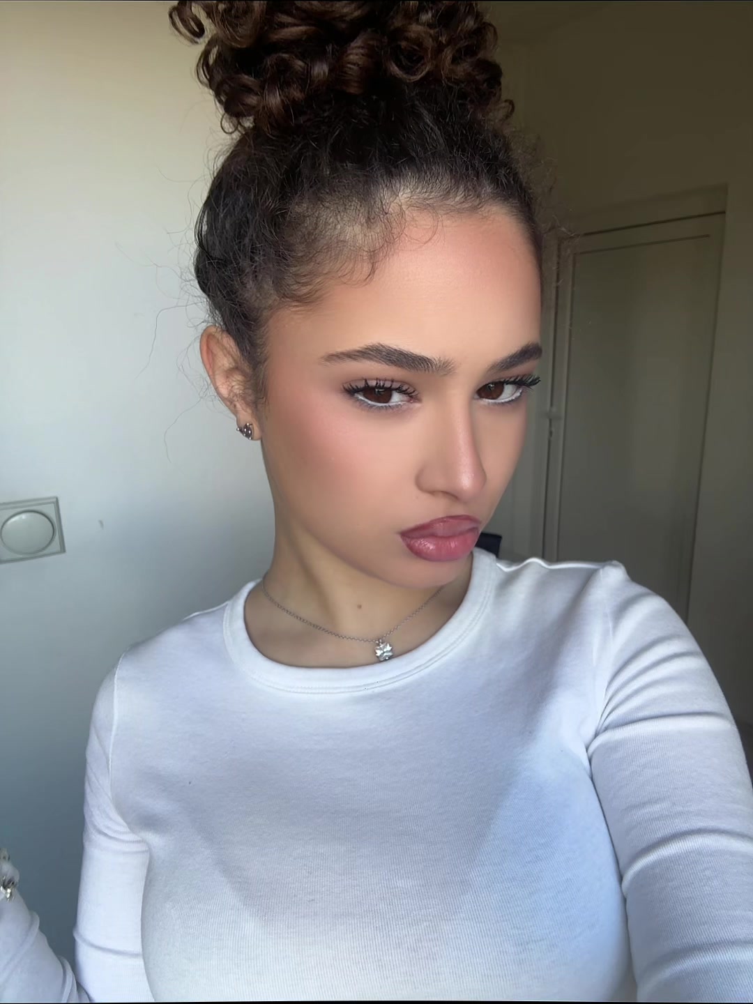 @𝒮