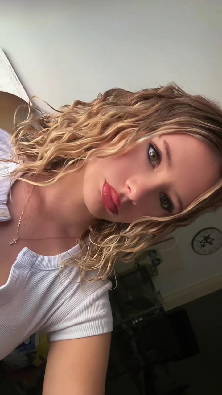 @️Bella
