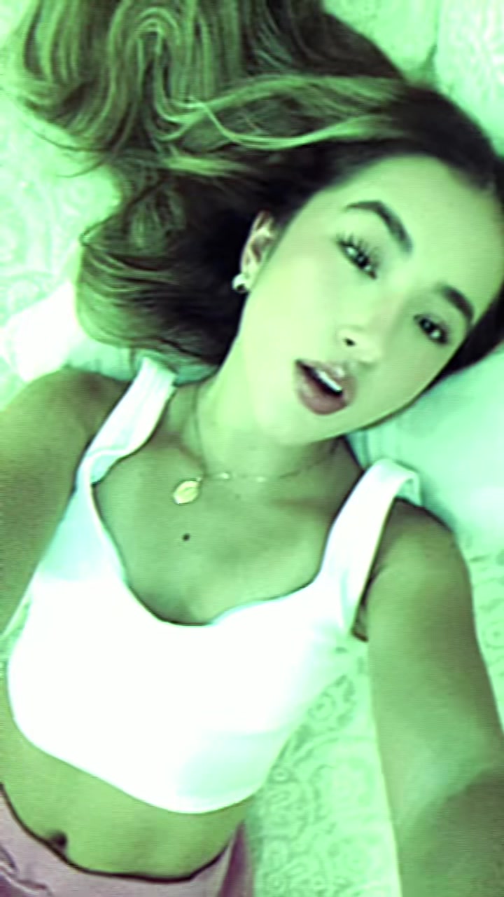 @Valeriaduquep