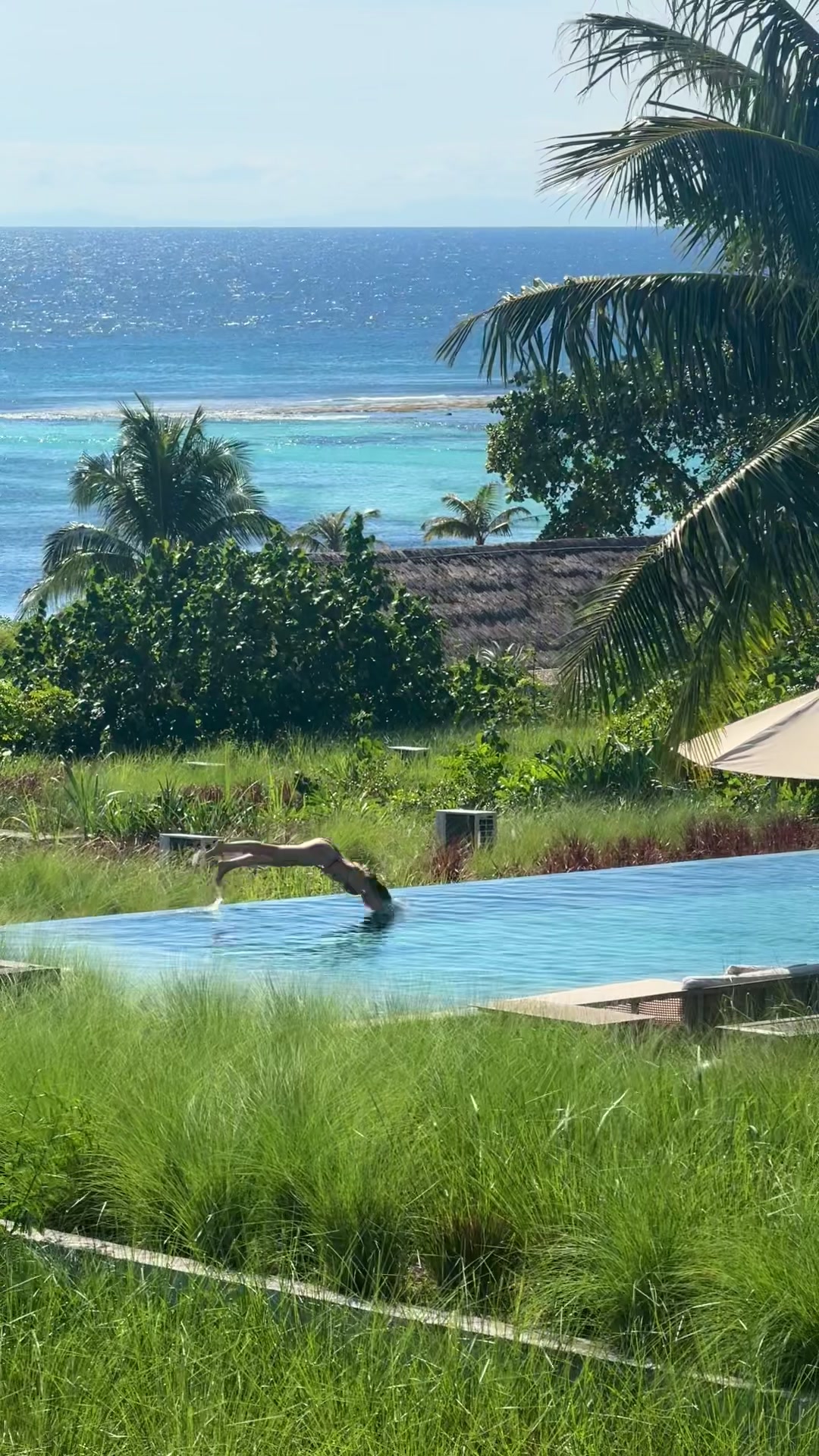 @Aimee Bell - Travel & Life