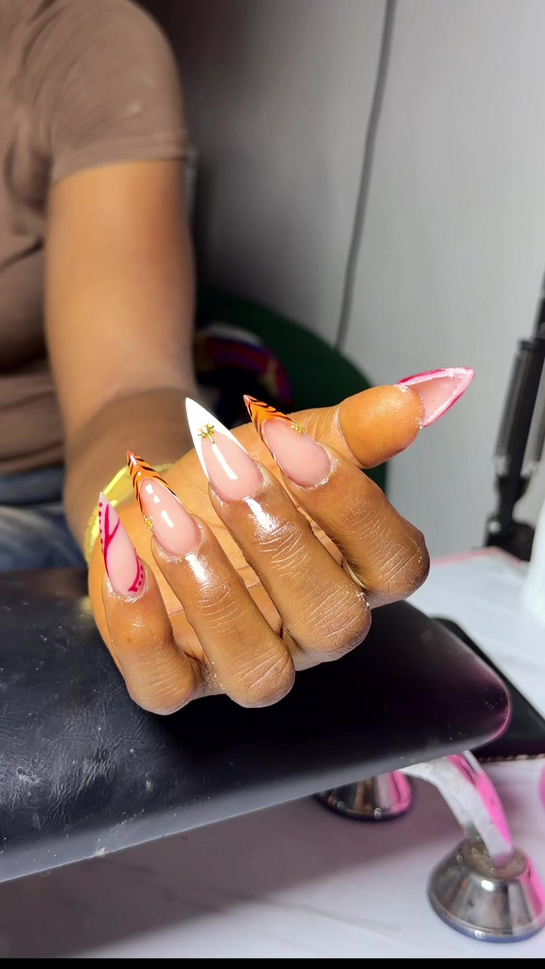 @LASH/NAIL TECH IN ISHERI,IDIMU