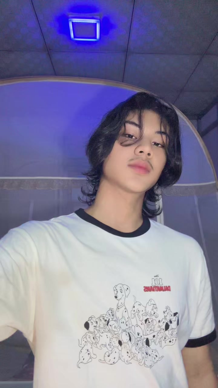 @💥Shine Maung💥 (ရှိုင်းမောင်)