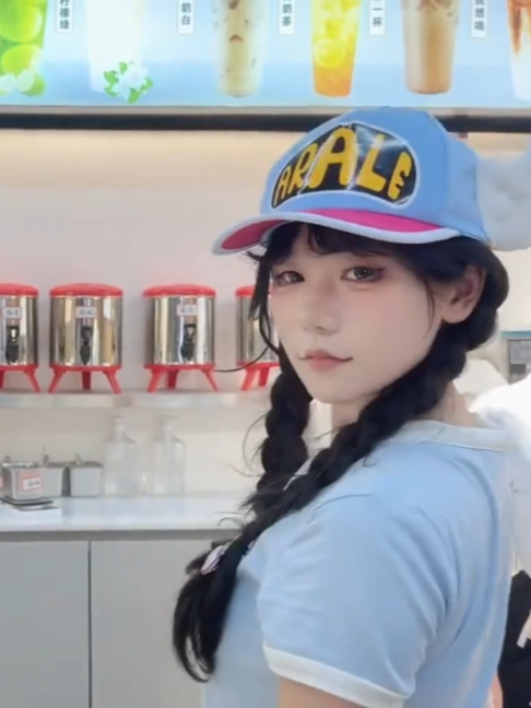 @奶奶的茶美女 (Nai Nai De Cha)